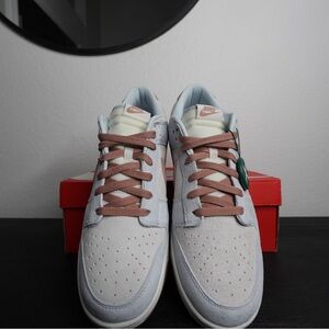 Nike Men's Light Gray and Brown Sneakers